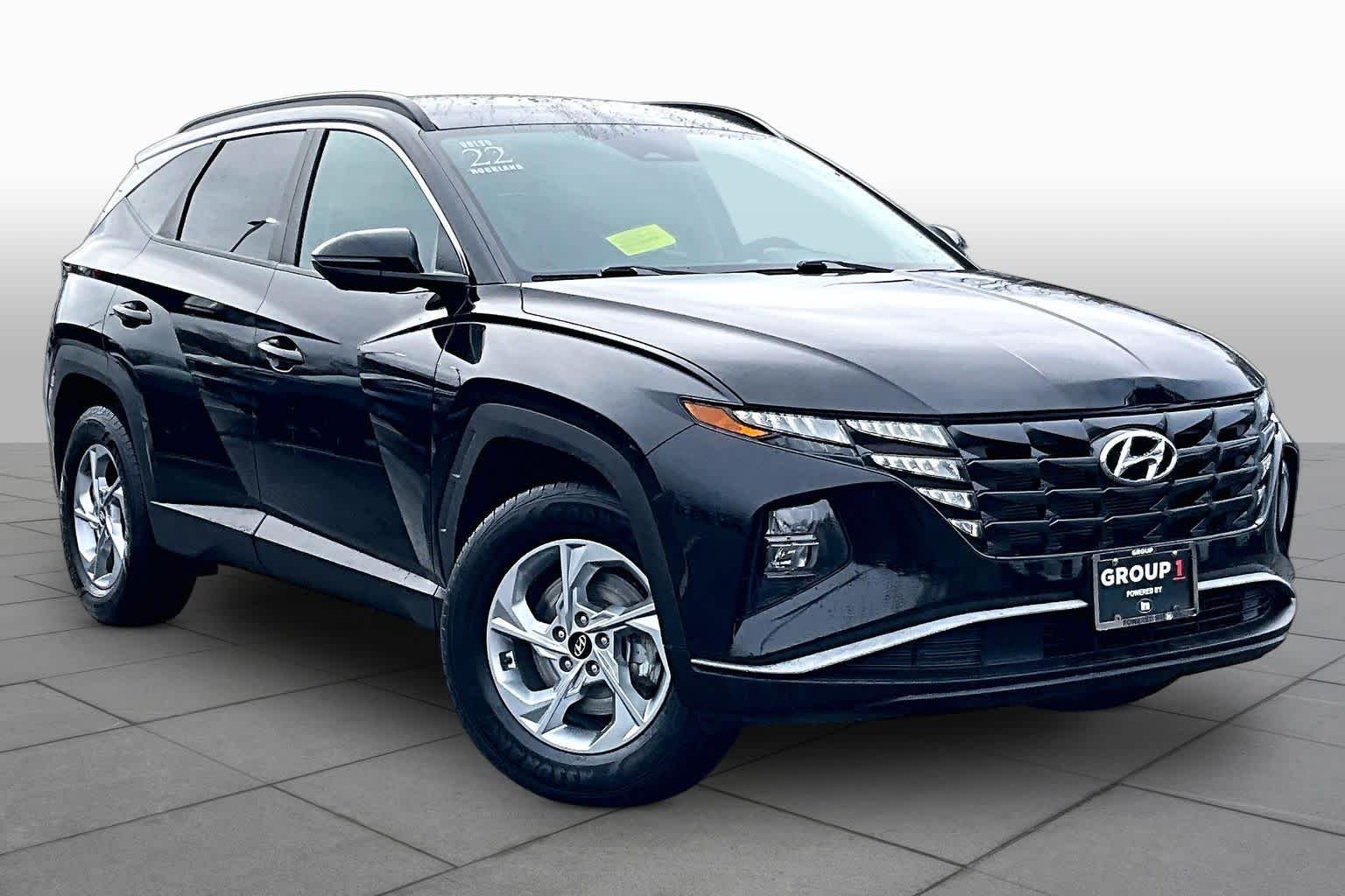 Used 2022 Phantom Black Hyundai SEL image 4