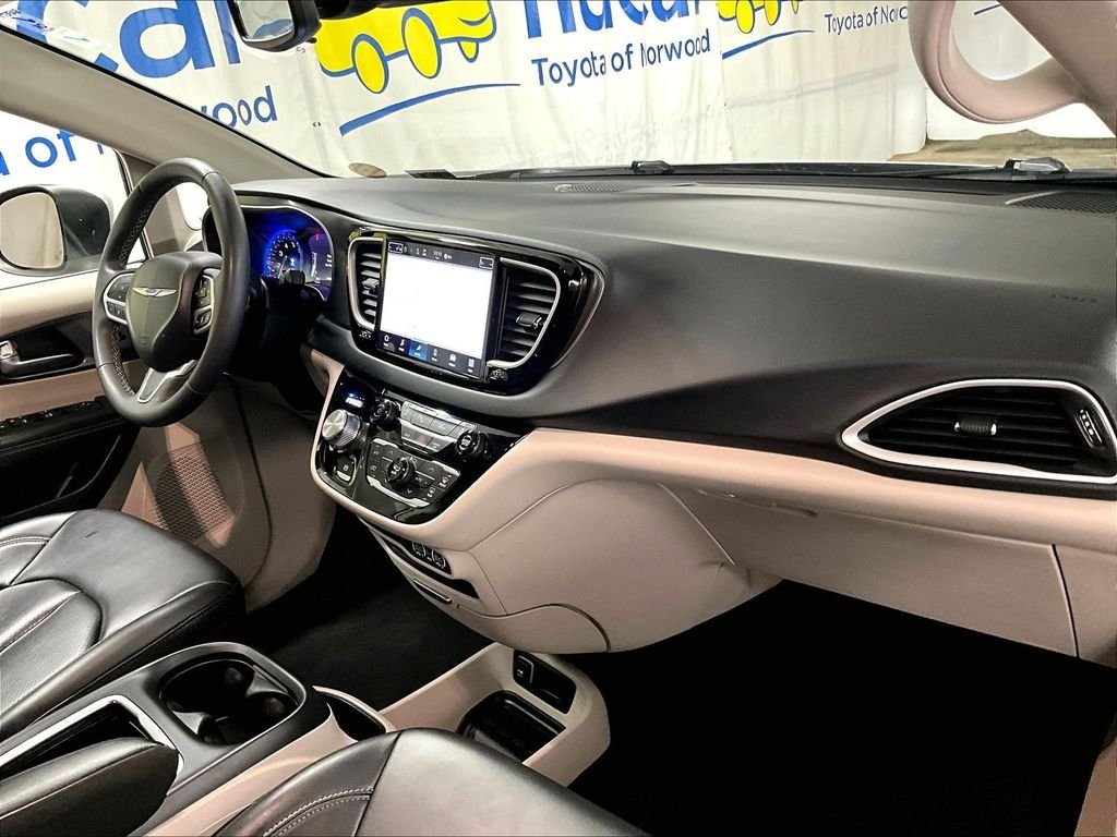 Used 2023 Silver Chrysler Touring L image 14