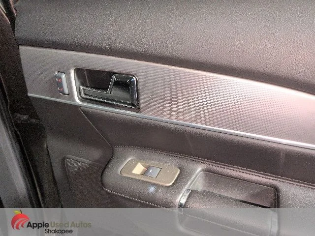 Used 2011  Lincoln Base image 36