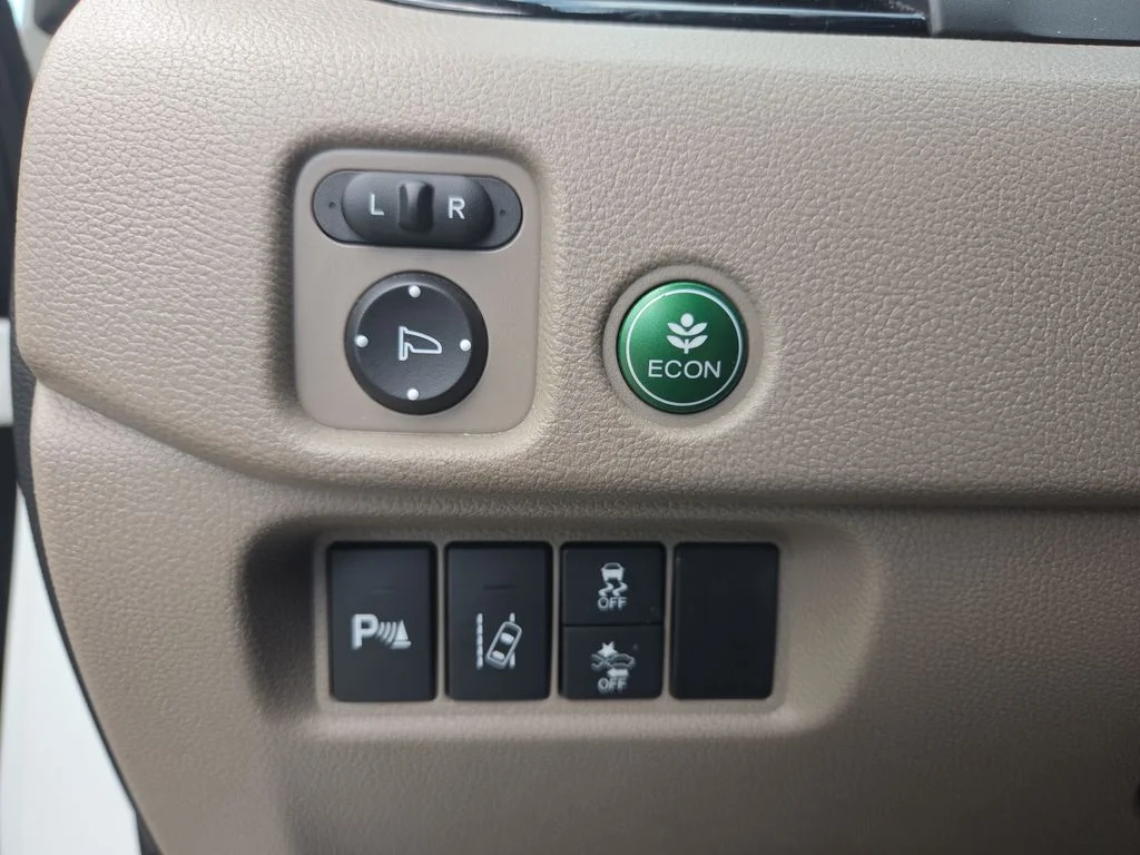 Used 2016 White Honda Touring image 33