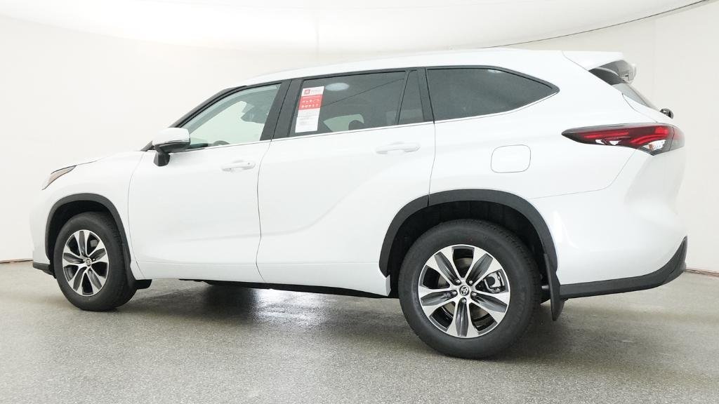 New 2026 Wind Chill Pearl Toyota XLE image 14