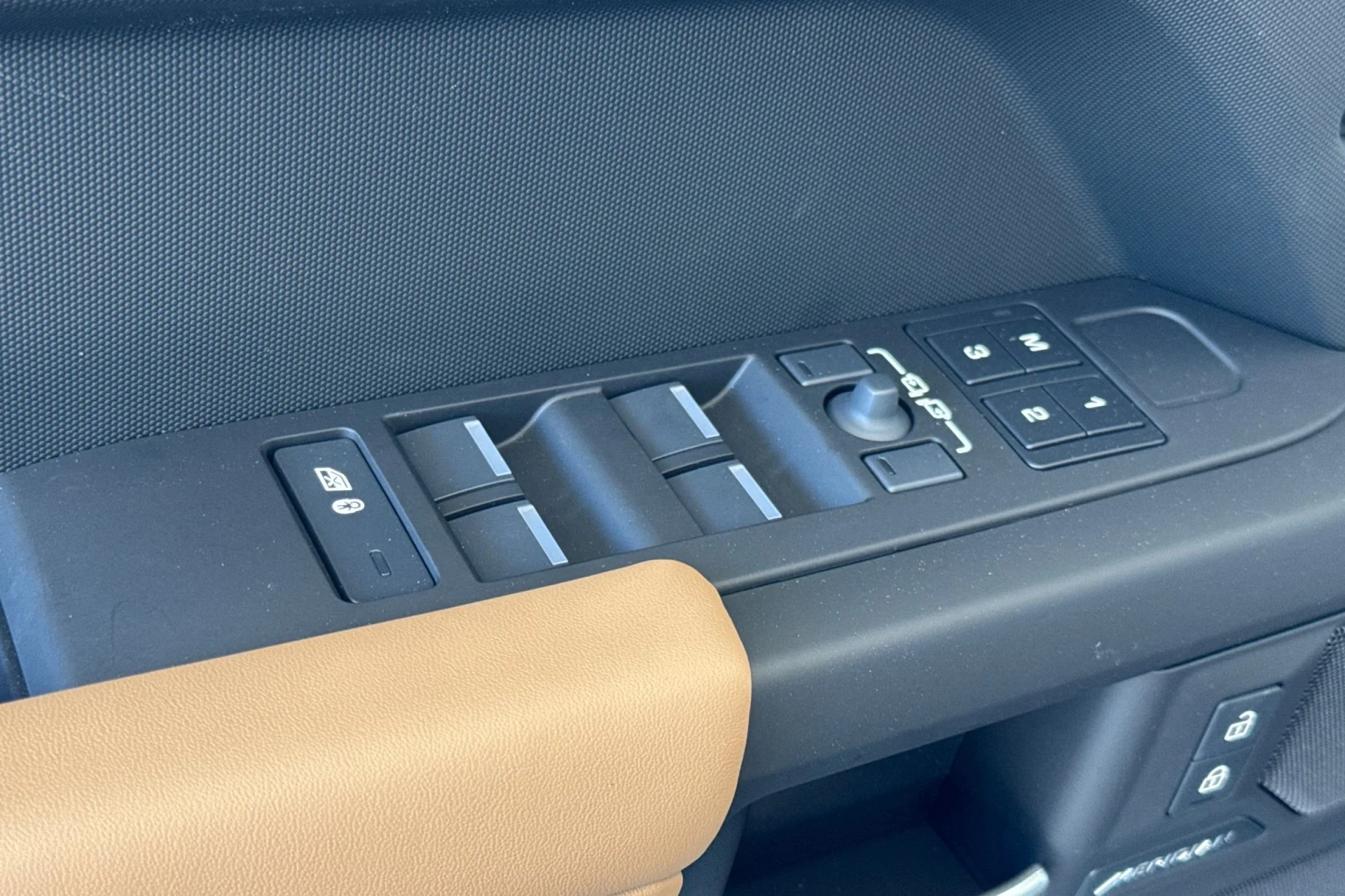 New 2026 Woolstone Green Land Rover S image 15