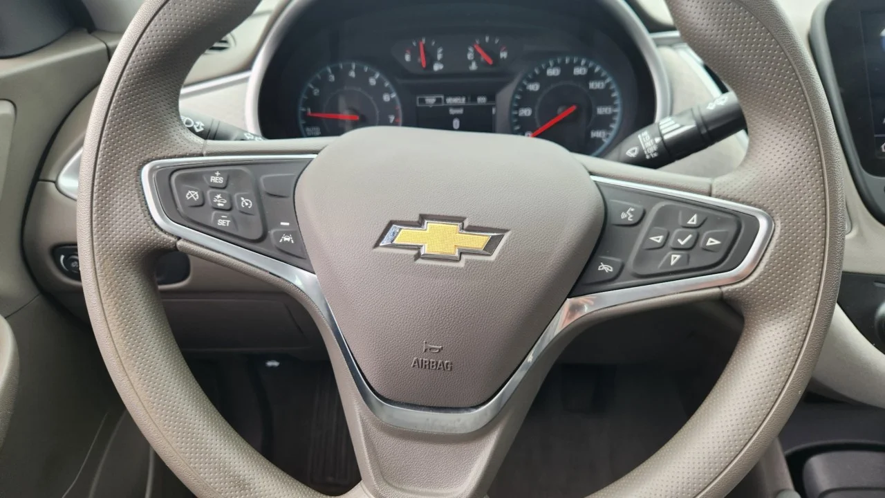 Used 2023 SUMMIT WHITE Chevrolet LS image 18