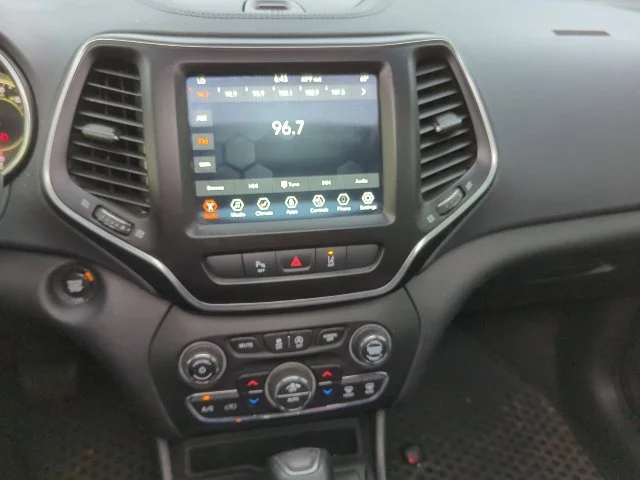 Used 2021 Gray Jeep Latitude Lux image 8