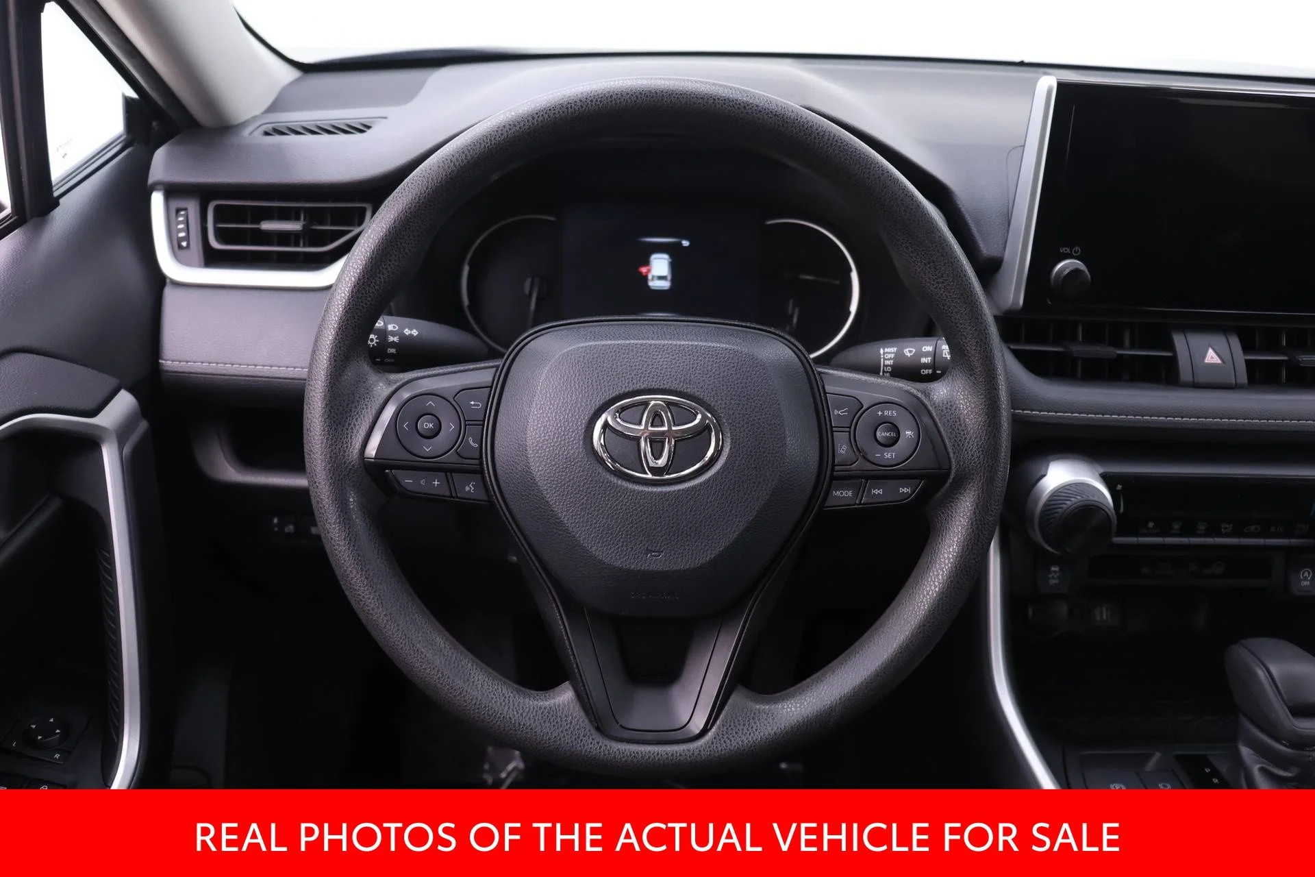 2024 Toyota RAV4 LE - Photo 13
