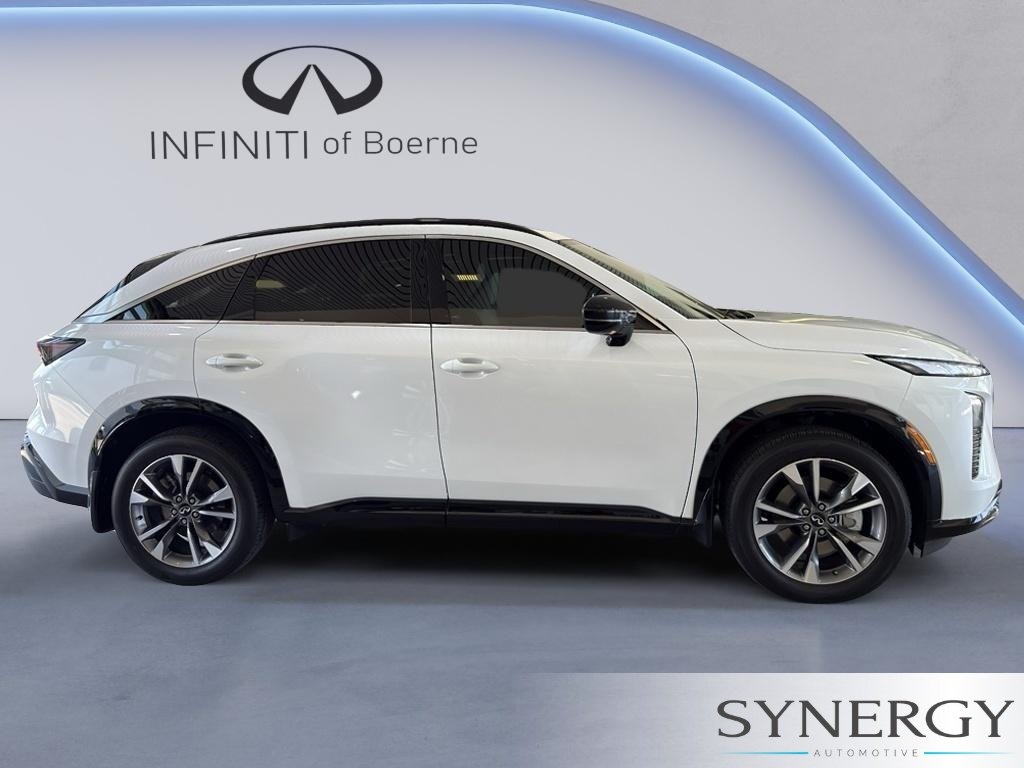 New 2027 RADIANT WHITE INFINITI Luxe AWD image 5