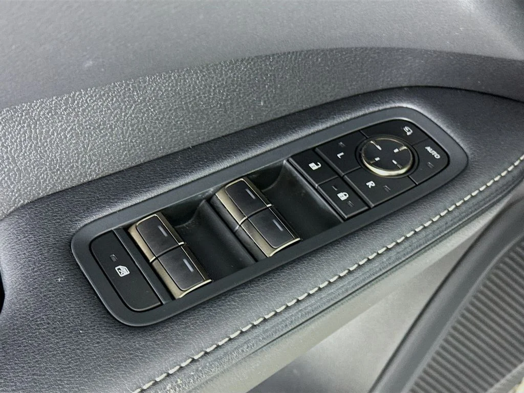 Used 2023 Ultra White Lexus 500h F SPORT Performance image 17