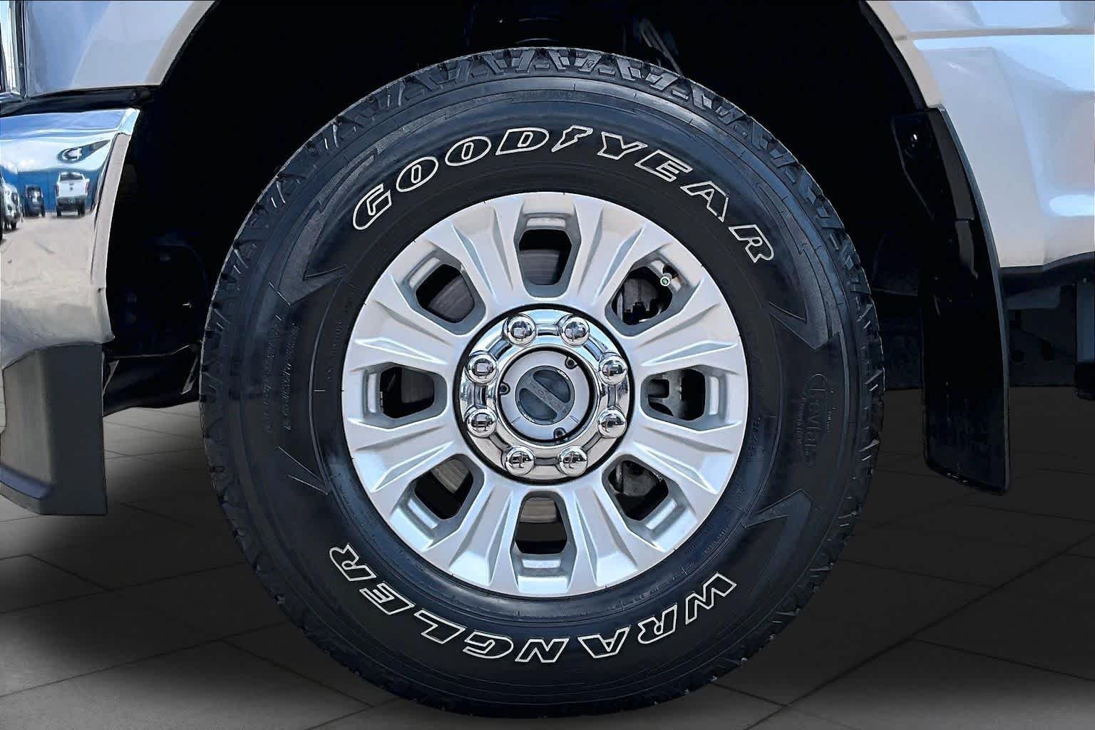 Used 2022 Iconic Silver Metallic Ford XL image 11