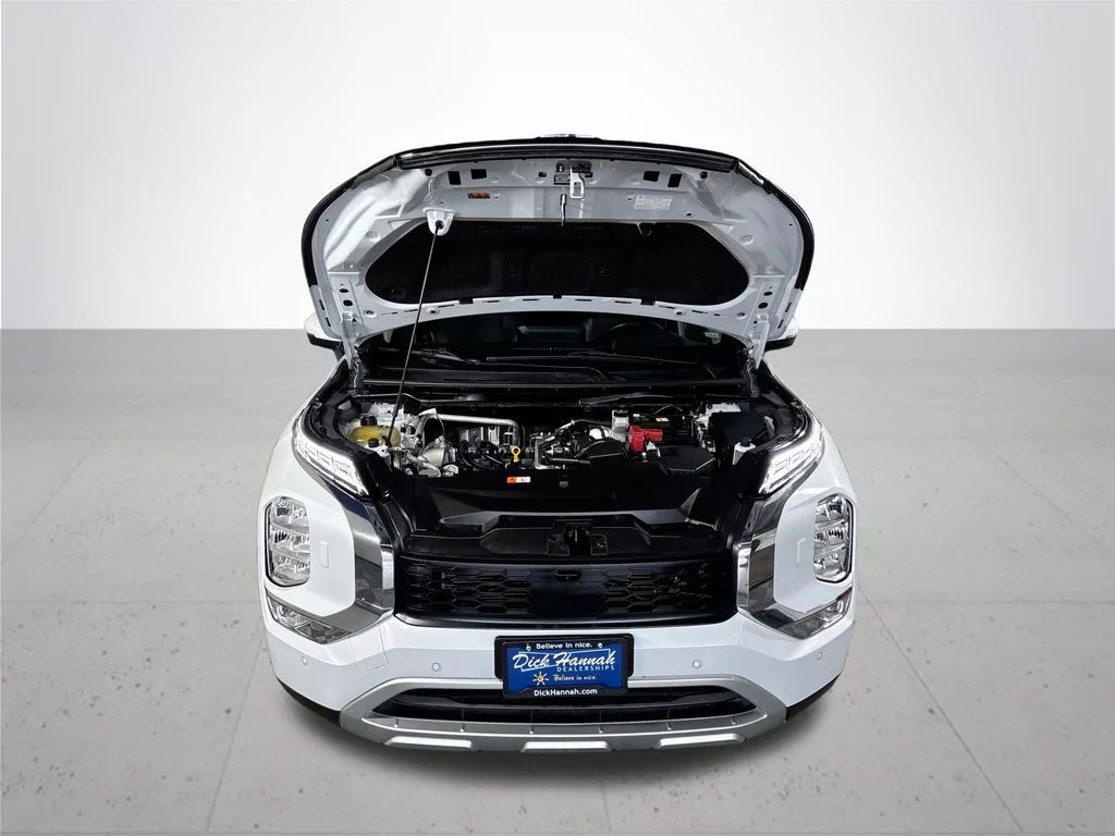 Used 2024 White Mitsubishi SE image 22