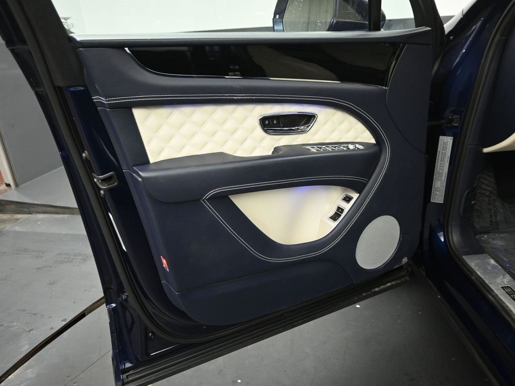 2021 BENTLEY BENTAYGA - Image 20