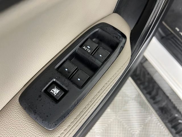 Used 2019 White Ford Lariat image 16