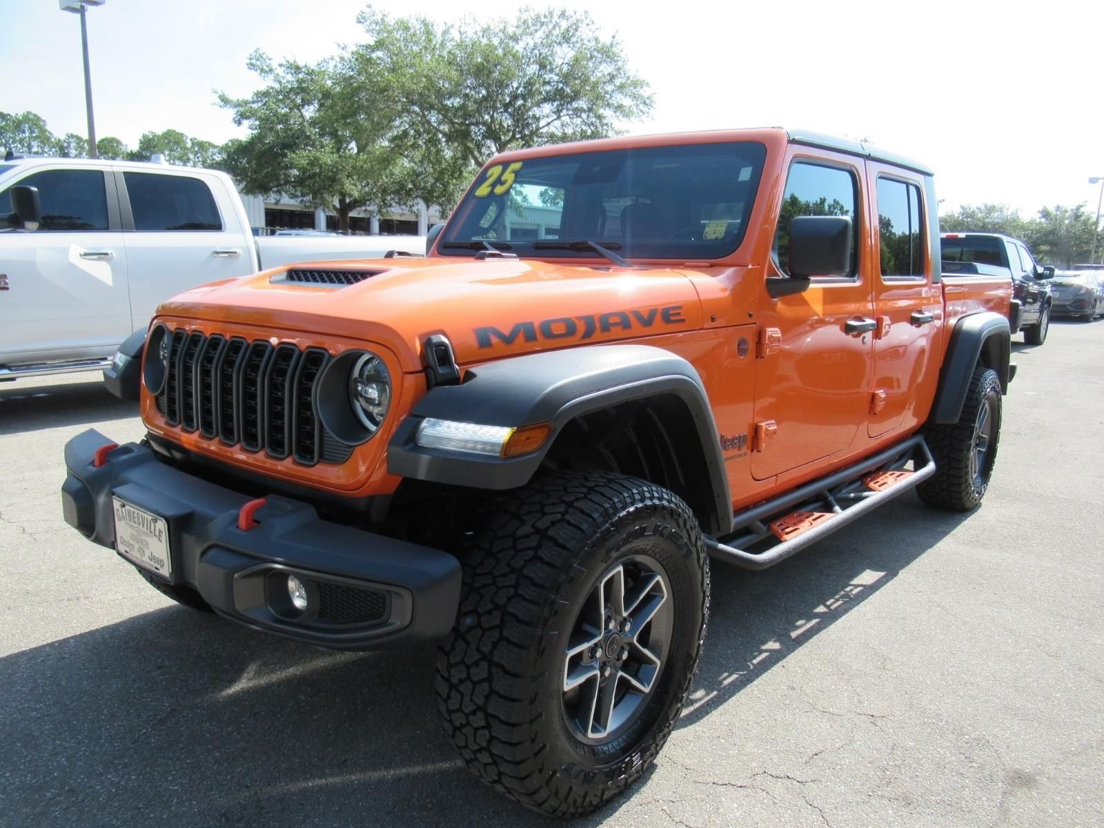 Used 2025  Jeep Mojave image 4