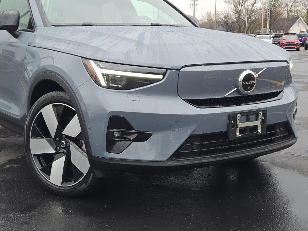 Used 2023 Volvo C40 Ultimate with VIN YV4ED3GM6P2025890 for sale in Palatine, IL