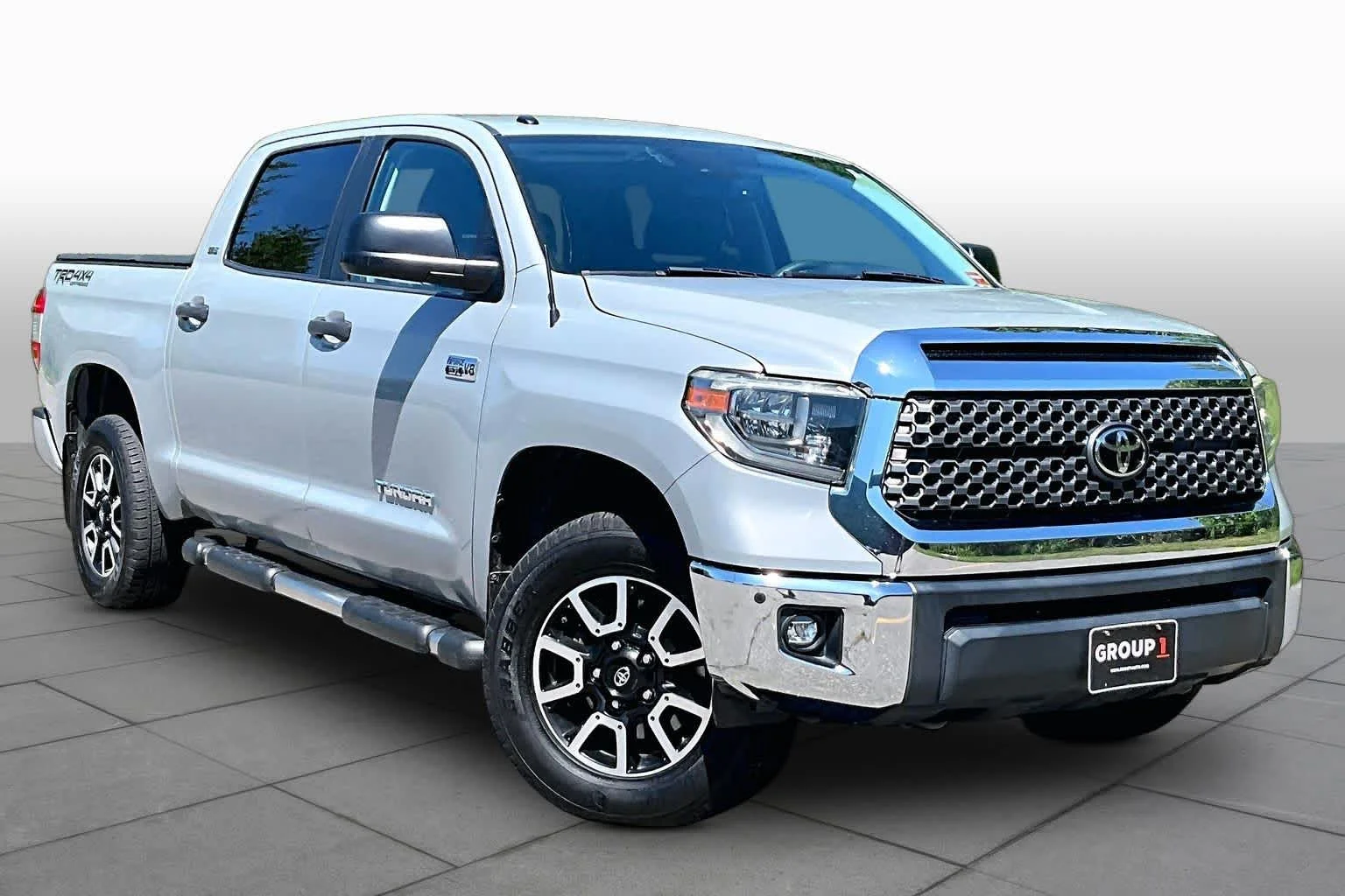 Used 2018 Cement Toyota SR5 image 4