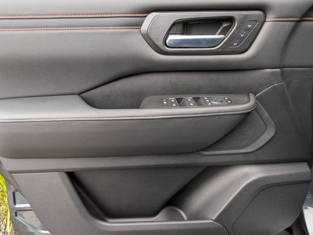 New 2026 Alpine Metallic / Super Black Two-tone Nissan PRO-4X® image 19