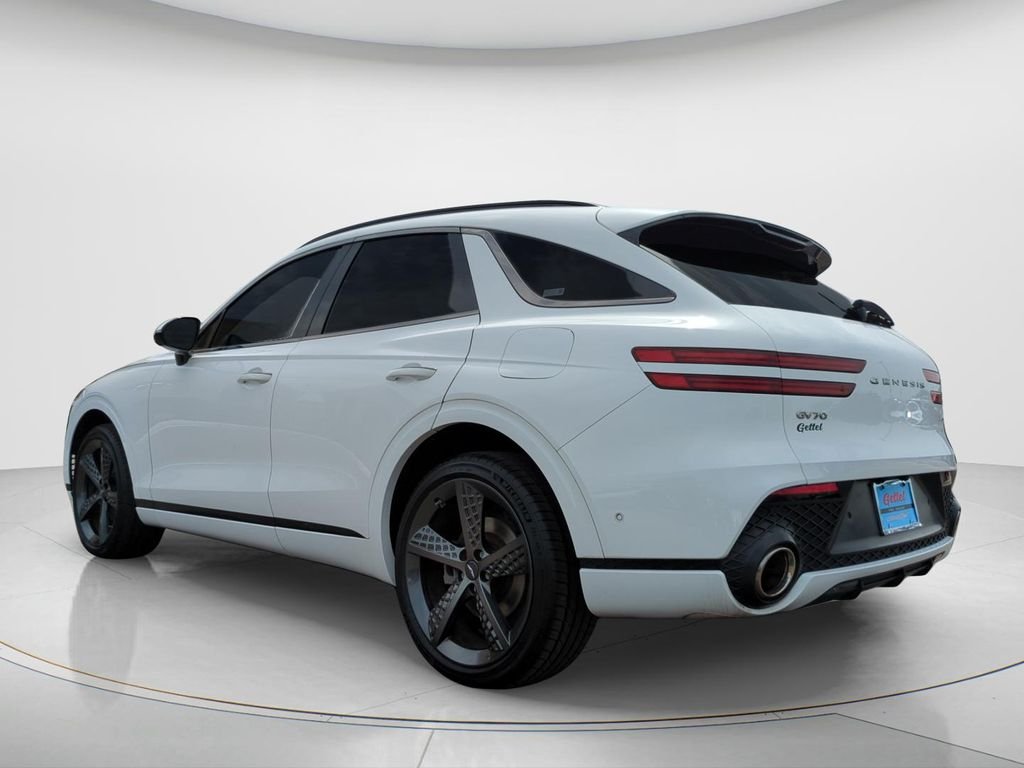 Used 2022 White Genesis 2.5T image 7