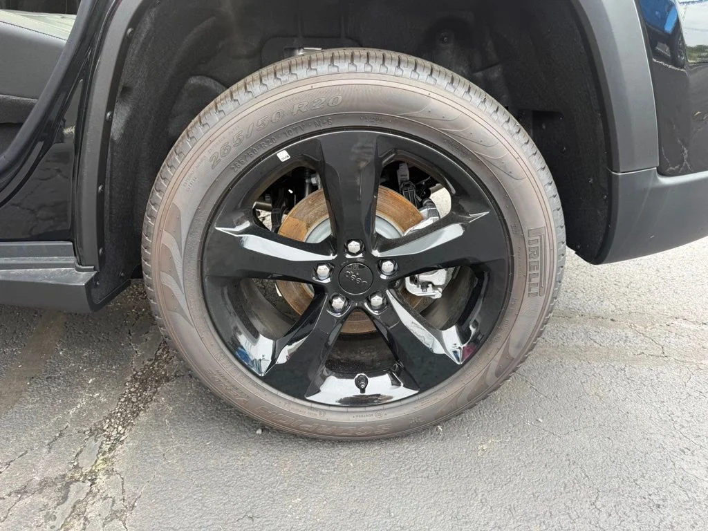 New 2026 Diamond Black Crystal Pearlcoat Jeep Limited image 30