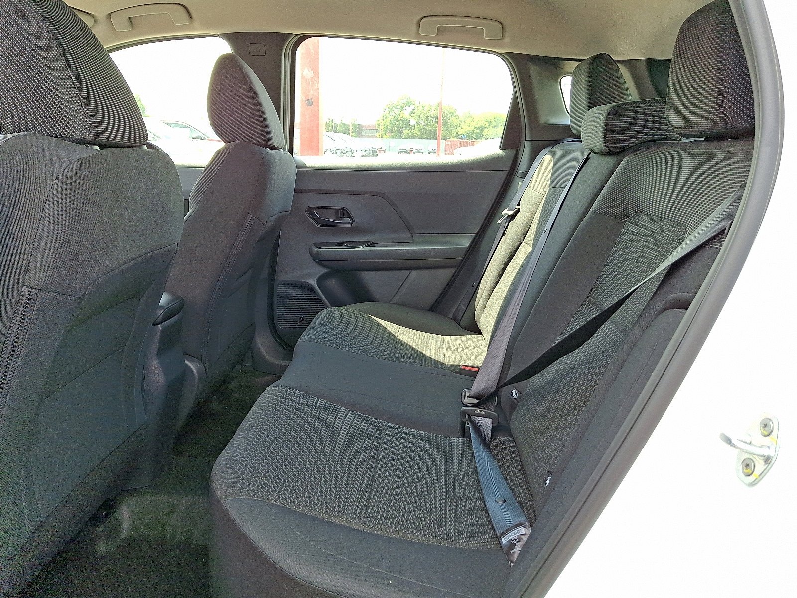 2025 Nissan Kicks S photo 3