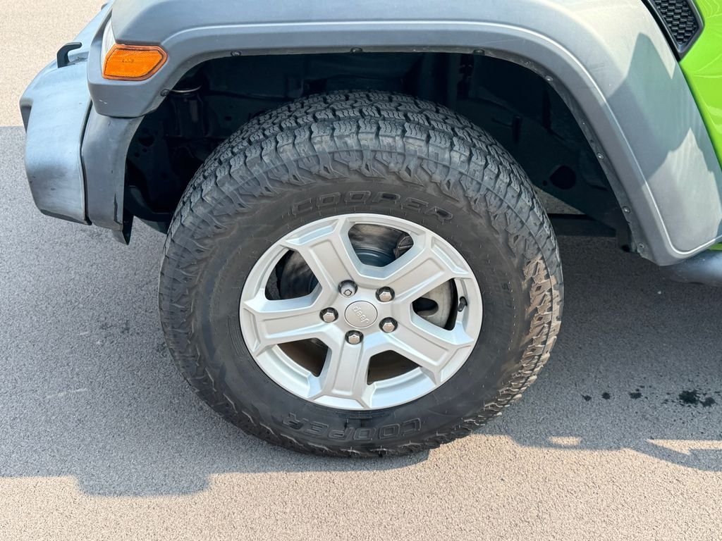 Used 2018 Green Jeep Sport S image 13