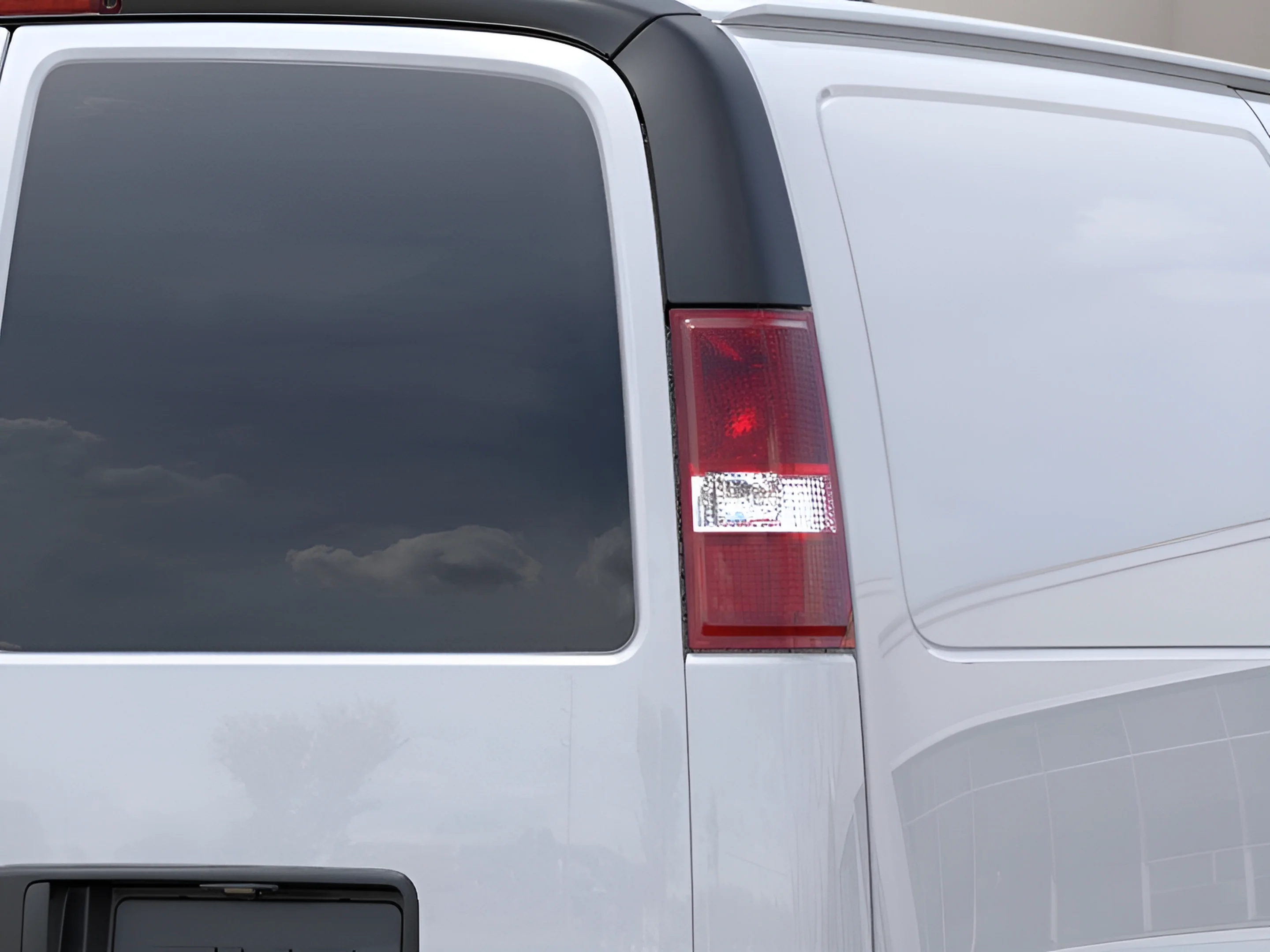New 2025 Summit White GMC Work Van image 22