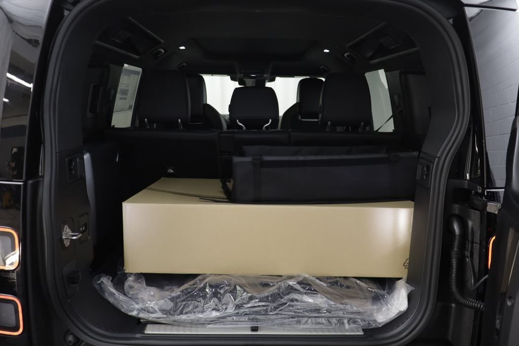 New 2026 Borasco Grey LAND ROVER  OCTA image 22