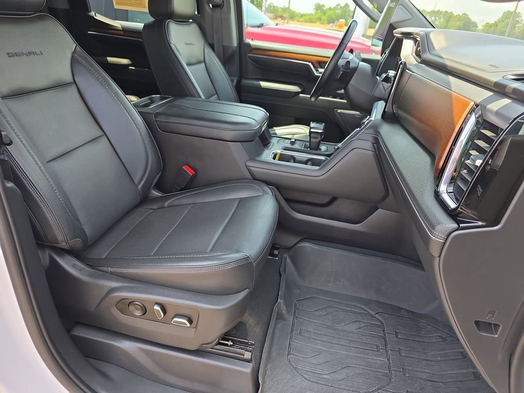 Used 2023 White GMC Denali image 36