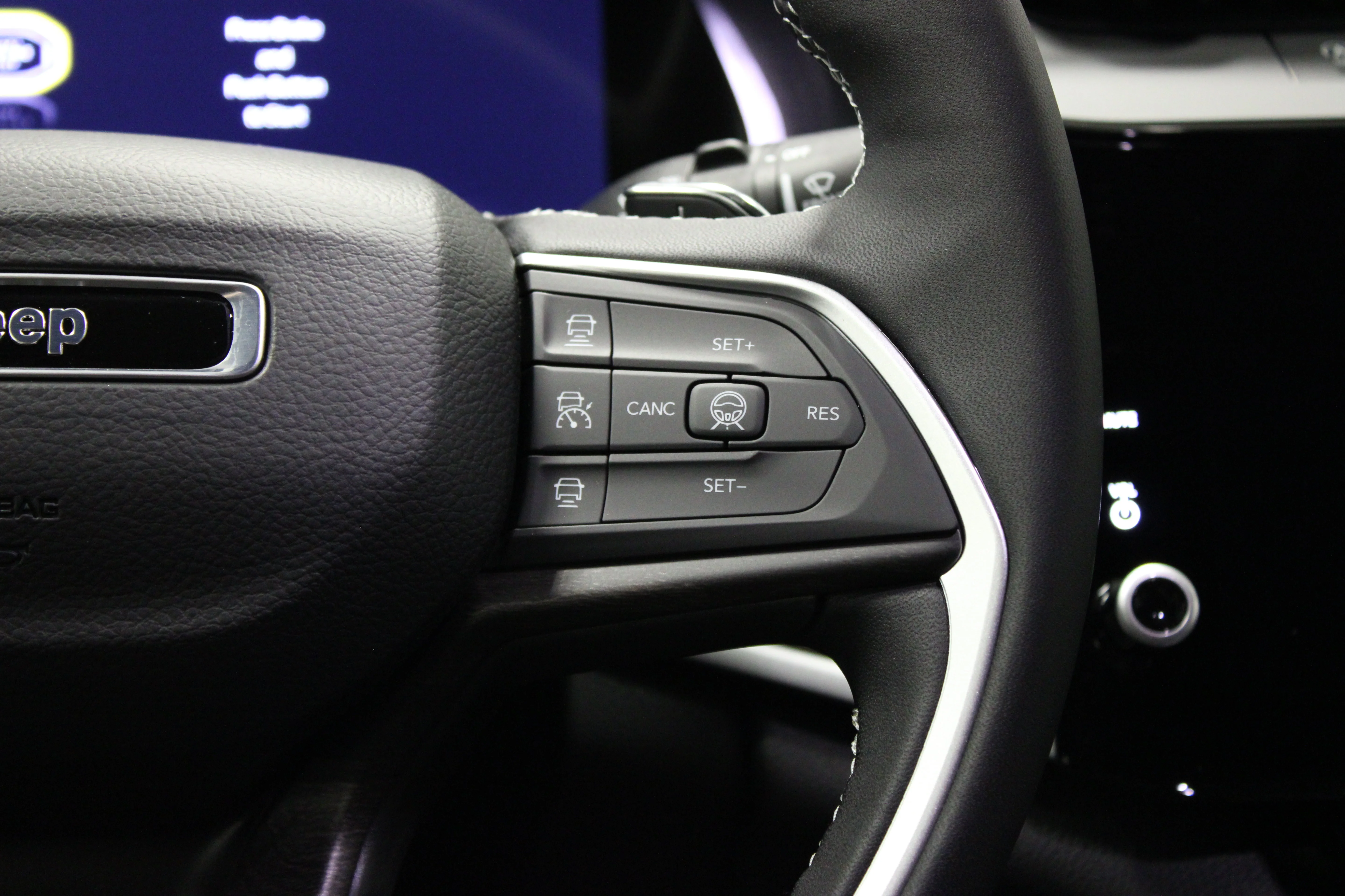 New 2026 Diamond Black Crystal Pearlcoat Jeep Laredo Altitude image 23
