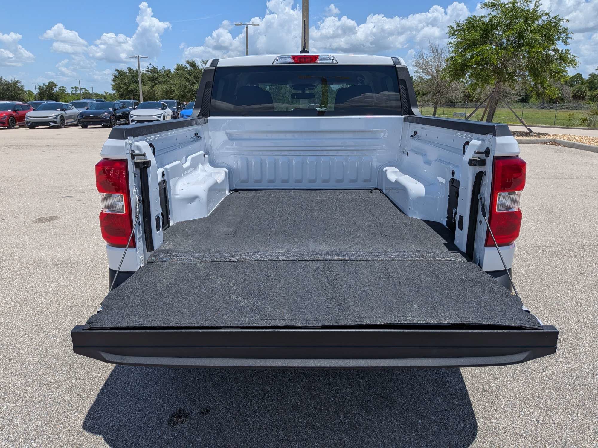 Used 2022 Oxford White Ford XLT image 16