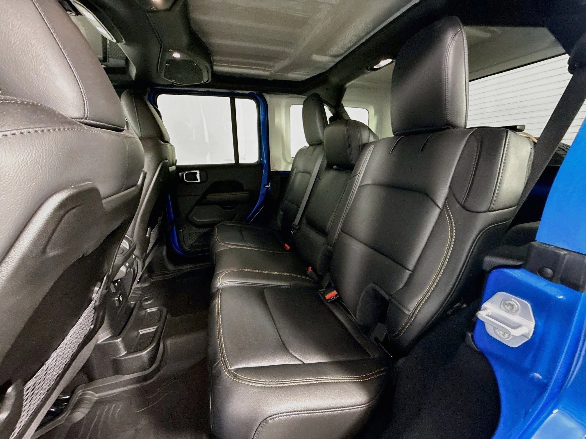 Used 2025 Hydro Blue Pearlcoat Jeep Sahara image 22