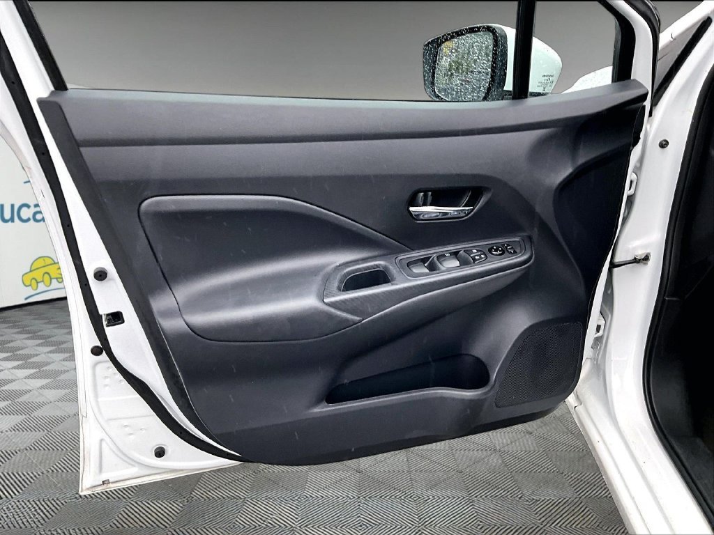 Used 2025 White Nissan 1.6 SV image 9