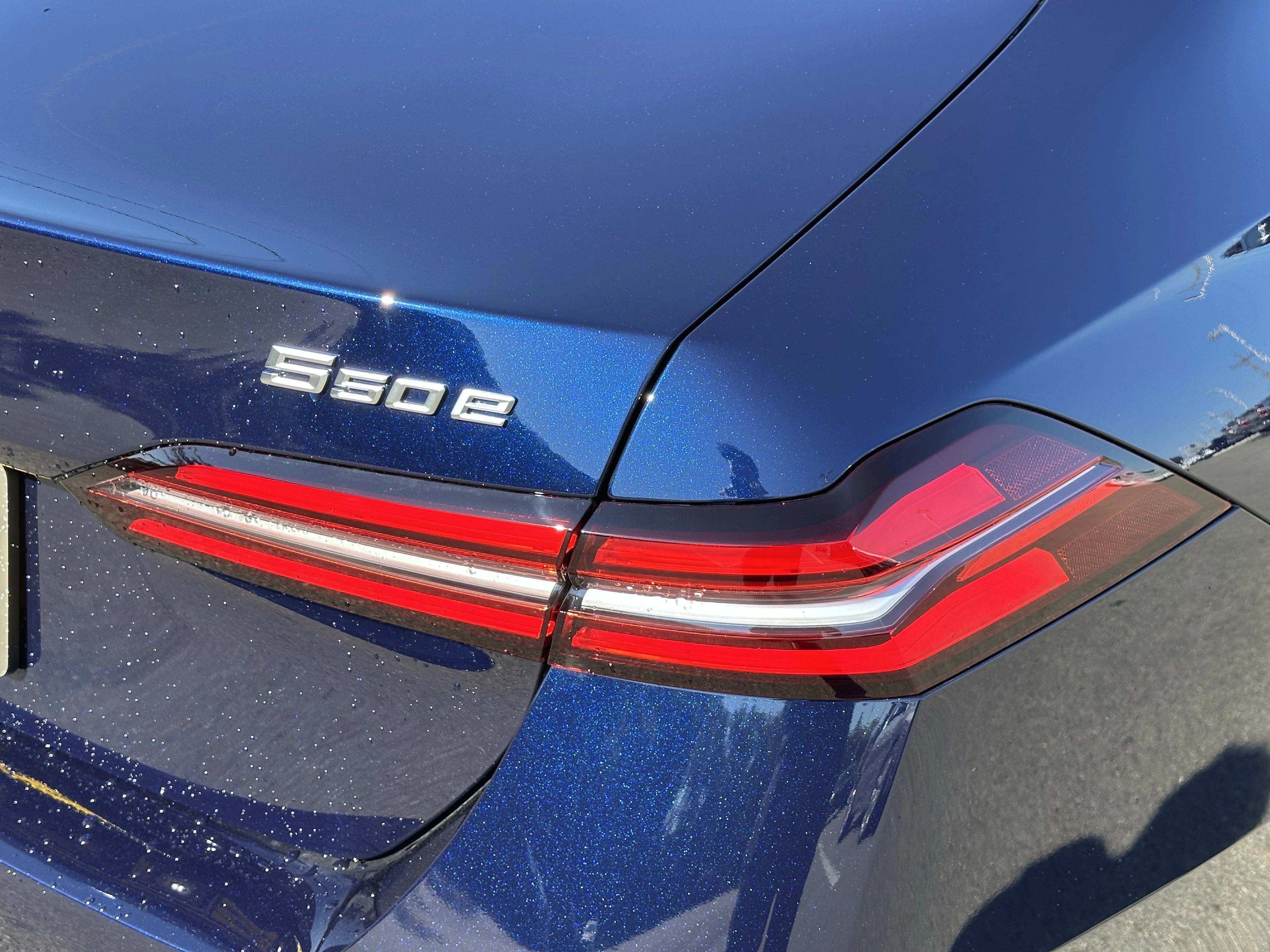 New 2026 Tanzanite Blue II Metallic BMW 550e xDrive image 23