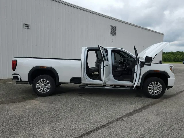 Used 2022 White GMC Denali image 34