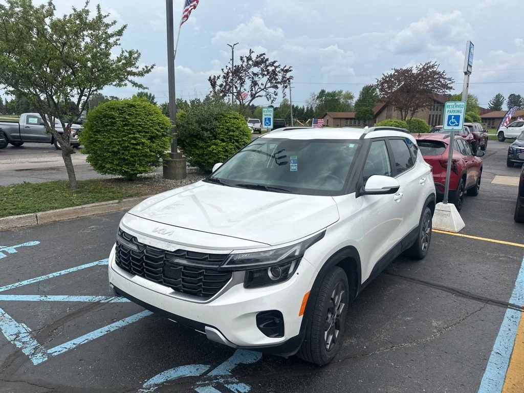 2024 Kia Seltos 2.0 S AWD's photo