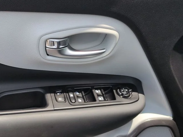 Used 2022 Gray Jeep Limited image 13
