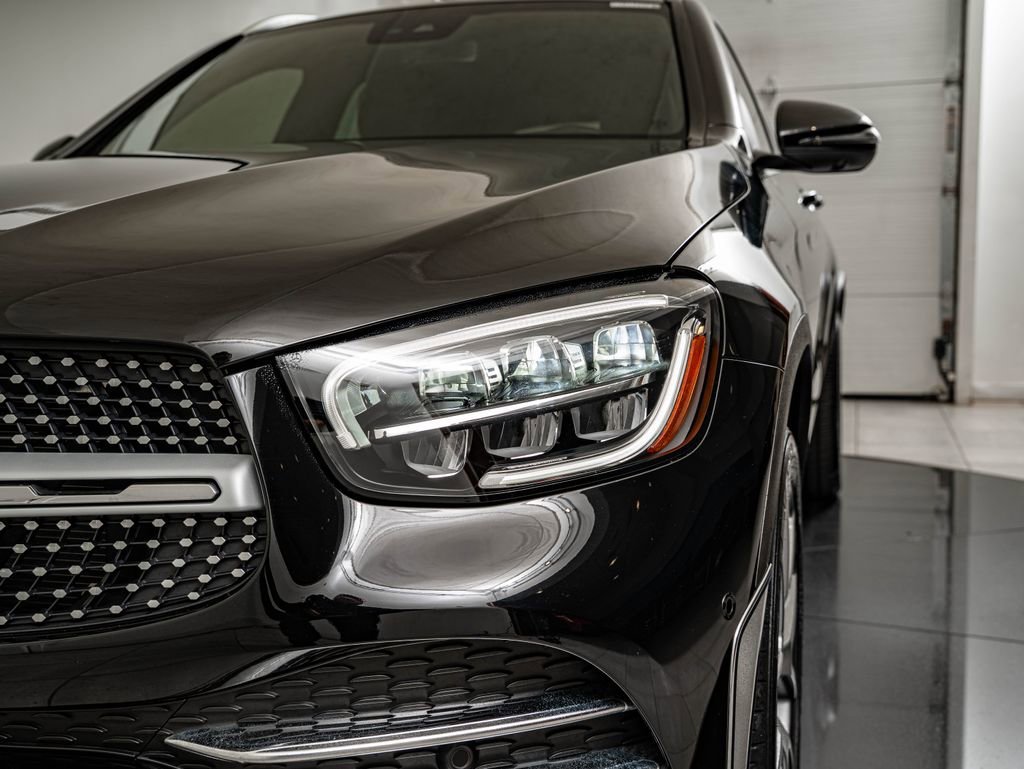 Used 2022 Black Mercedes-Benz GLC 300 image 13