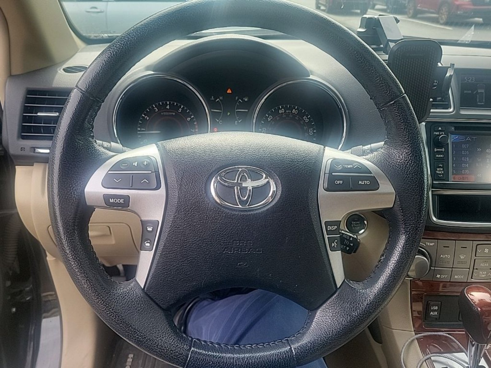 Used 2013 Black Toyota Limited image 21