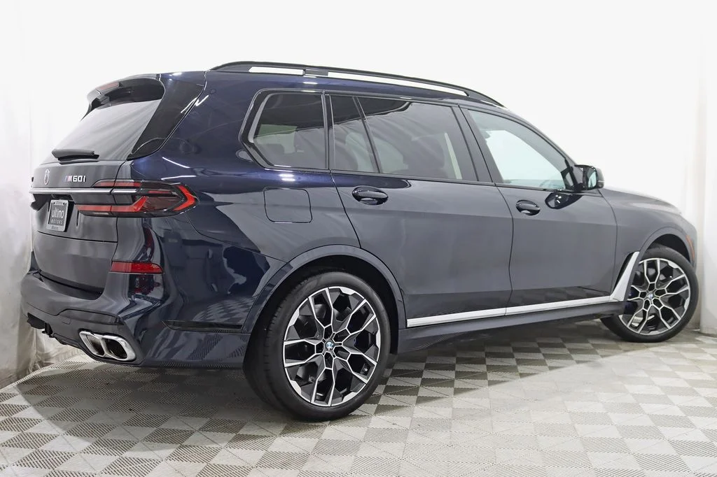 2023 BMW X7 M60i