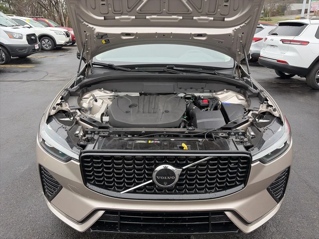 2025 Volvo XC60 Plus - Photo 8