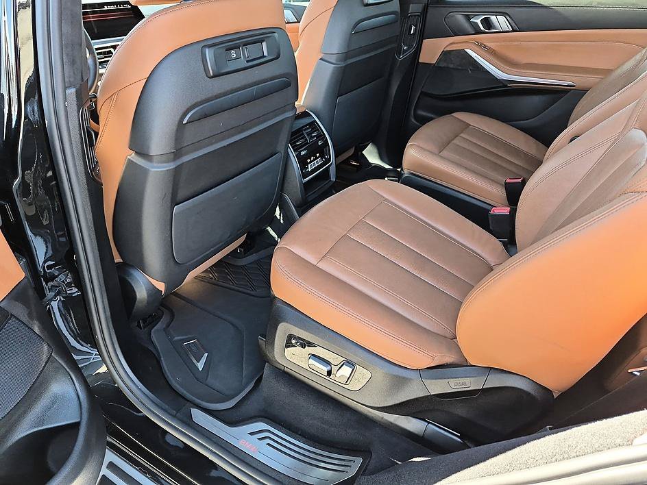 Used 2022 Black Sapphire Metallic BMW xDrive40i image 29