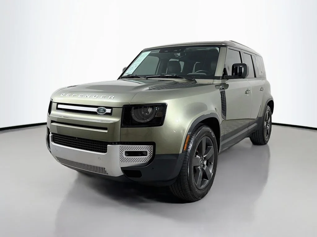 Used 2023 Green Land Rover SE image 1