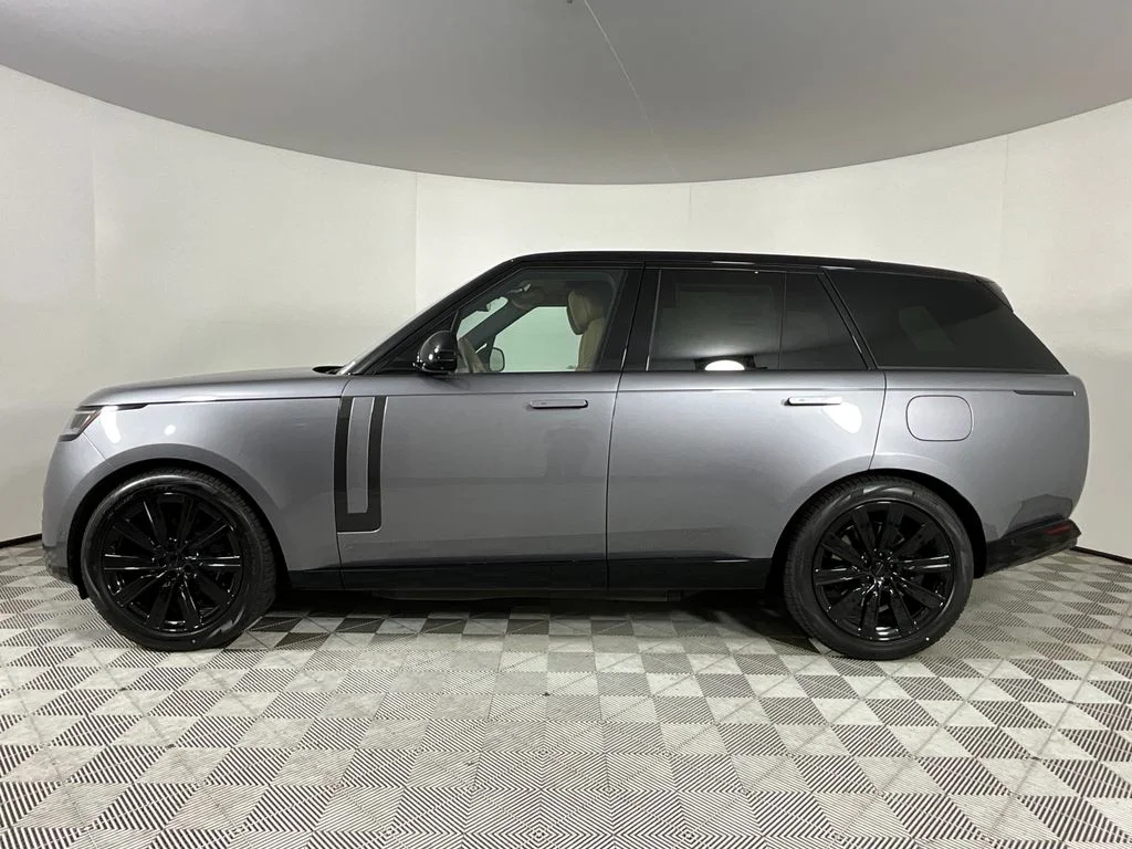 New 2026 Eiger Grey Land Rover SE PHEV image 6
