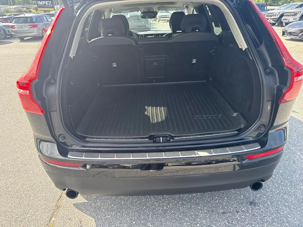 Used 2020 Black Volvo T5 Momentum image 20