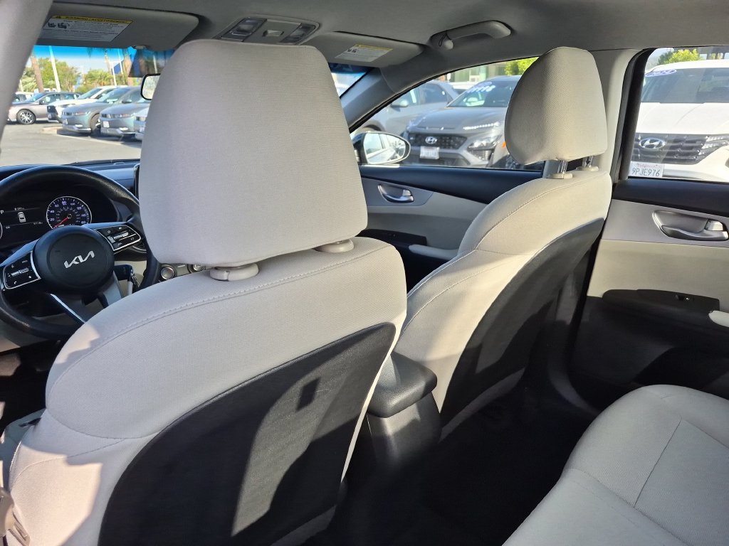 2023 Kia Forte LXS - Photo 27
