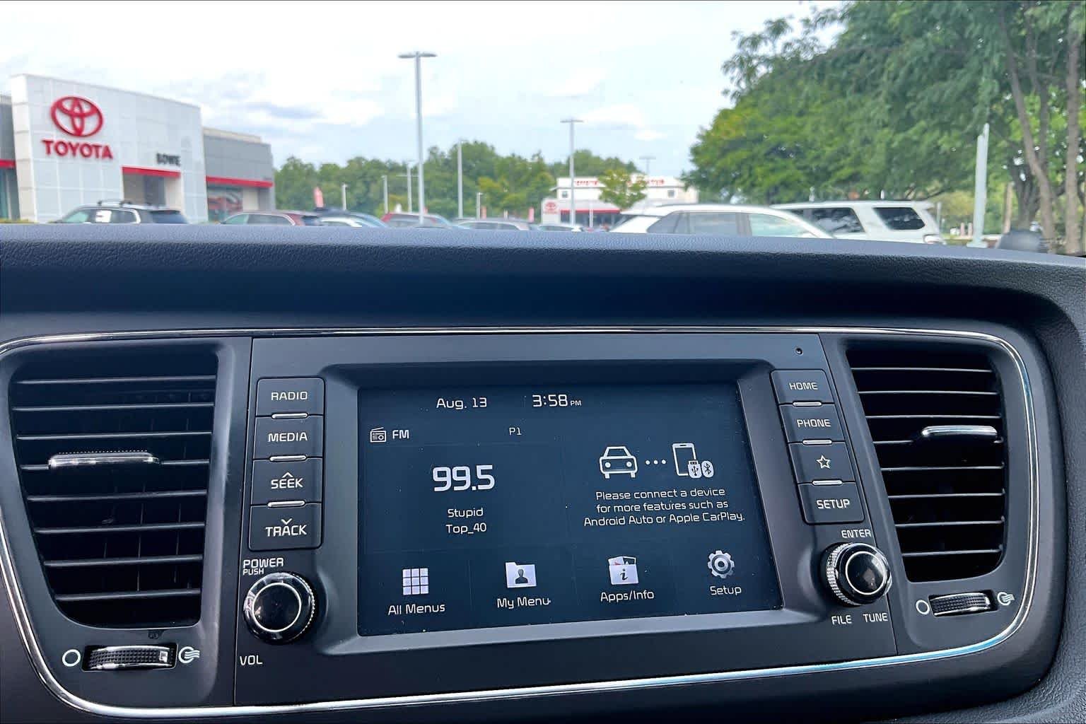 Used 2021 Snow White Pearl Kia LX image 33