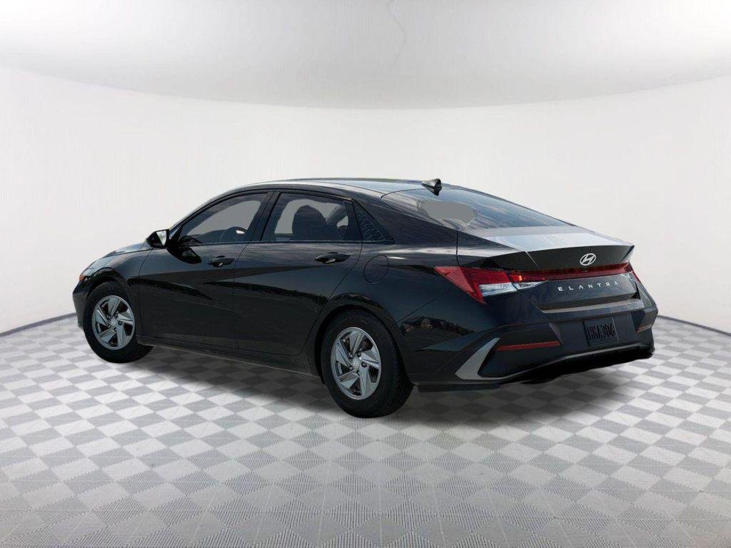 New 2026 Black Hyundai SE image 5