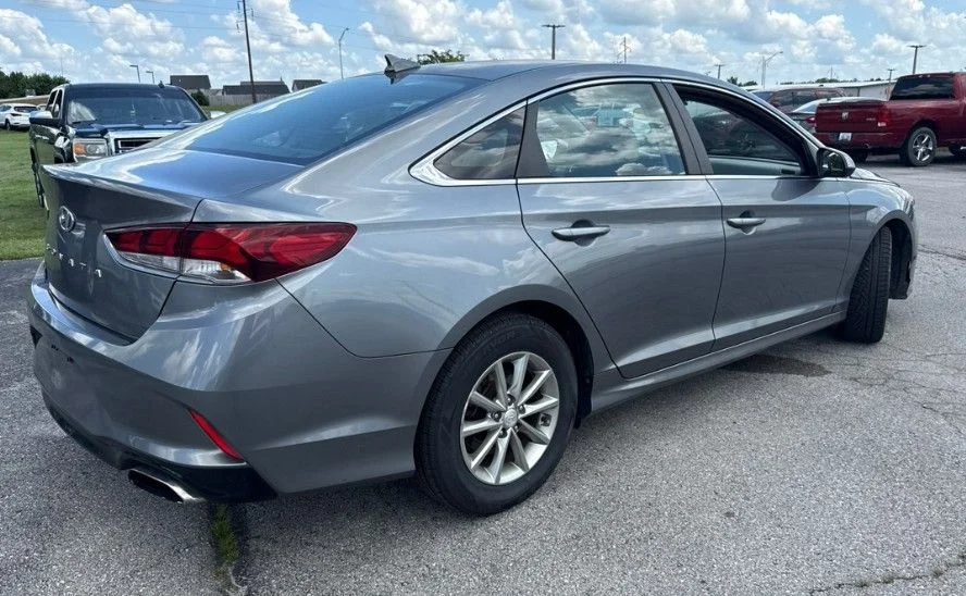 Used 2019 Gray Hyundai SE image 4