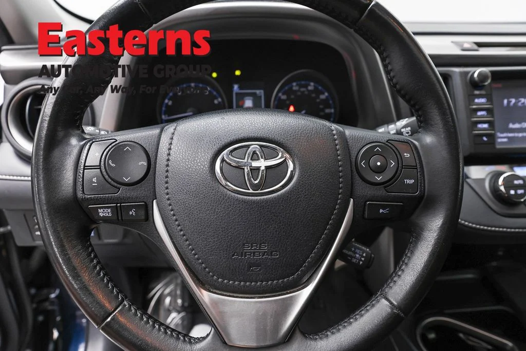 Used 2017 Blue Toyota XLE image 10