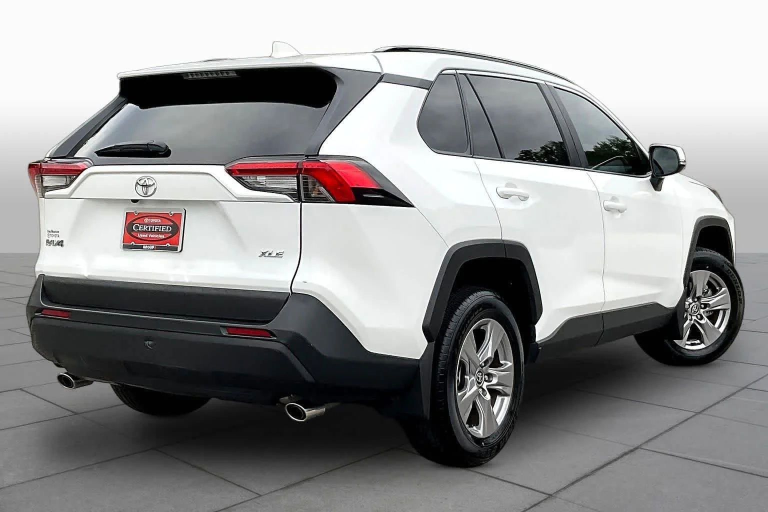Used 2025 Ice Cap Toyota XLE image 13