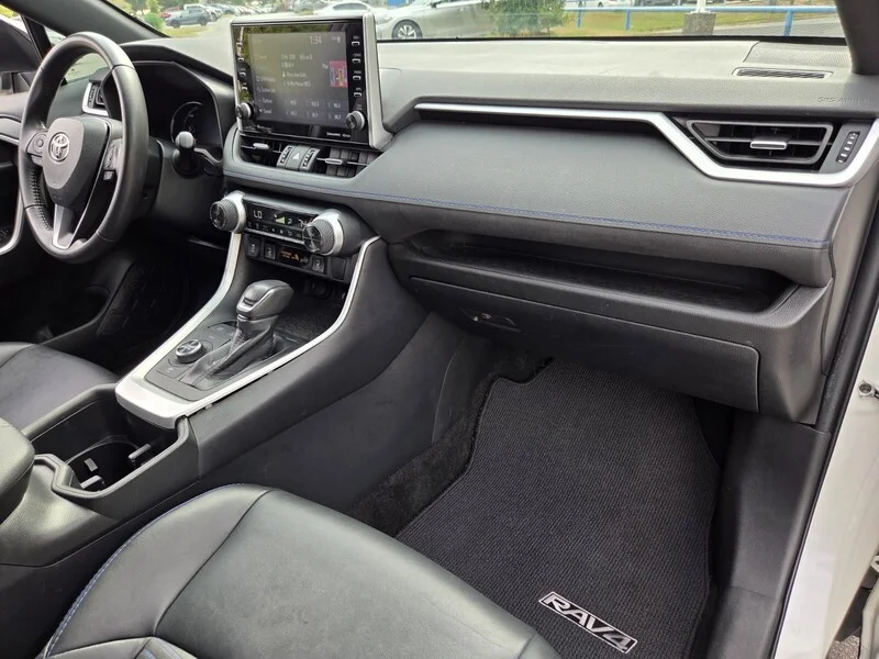 Used 2022 WHITE TOYOTA XSE image 18