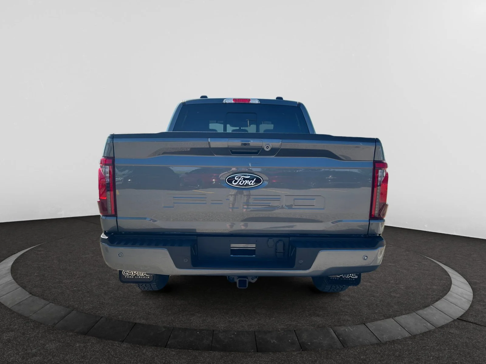 New 2026 Carbonized Grey Metallic Ford XLT image 4